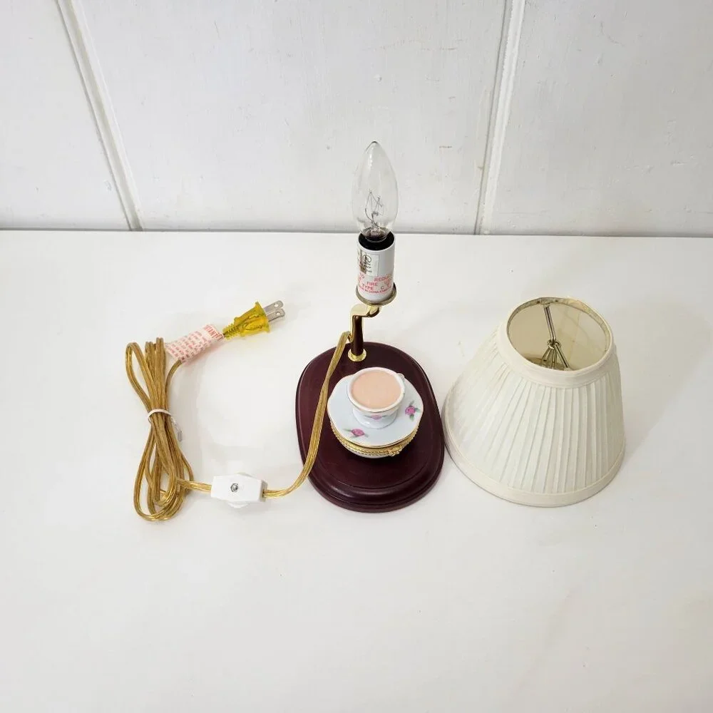 Night Light with Trinket Box/Pill Box and Lampshade - Picture 8 of 8